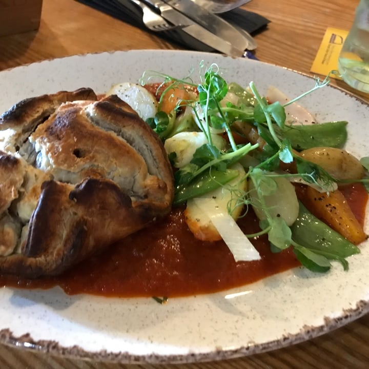 photo of Four Crosses Inn Butternut Lentil And Almond Wellington shared by @debbiepinson on  13 Oct 2023 - review