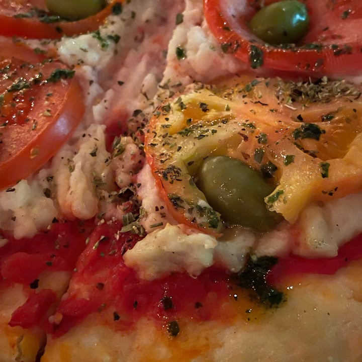 photo of Baum Lomas Pizza Napolitana Vegana shared by @xrocio on  16 Jun 2025 - review