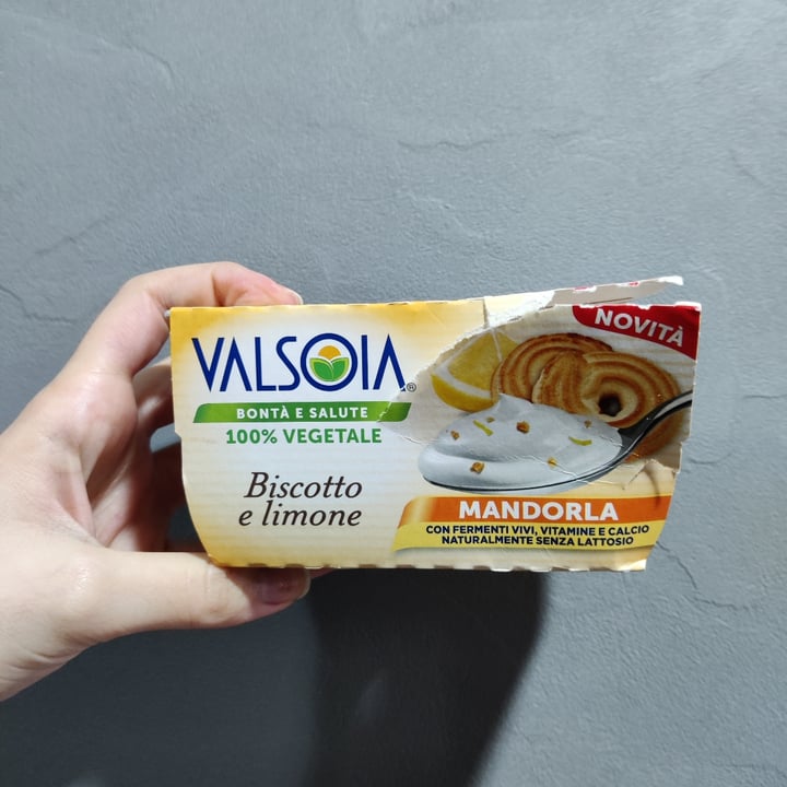 photo of Valsoia yogurt biscotto e limone shared by @cocoklaire on  12 Jan 2024 - review