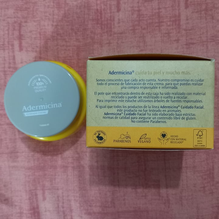 photo of adermicina Crema unificadora con Niacinamida y Vitamina E shared by @-fa on  21 Sep 2025 - review