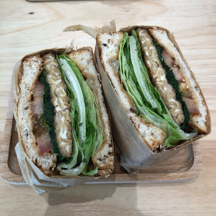 photo of Lilac Oak Peanut tempeh sandwich shared by @aishahalattas on  29 Sep 2023 - review