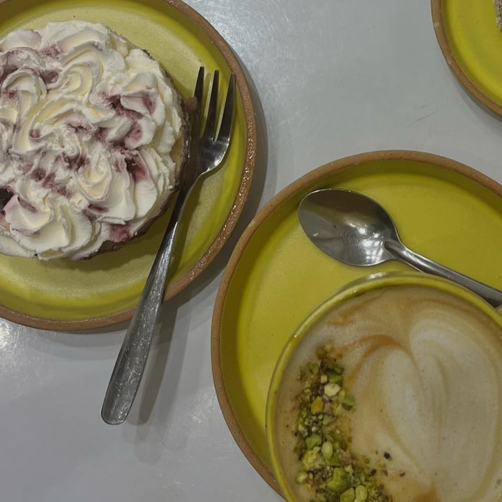 photo of Toresco café Cheesecake vegano shared by @anaclara_ on  02 May 2025 - review