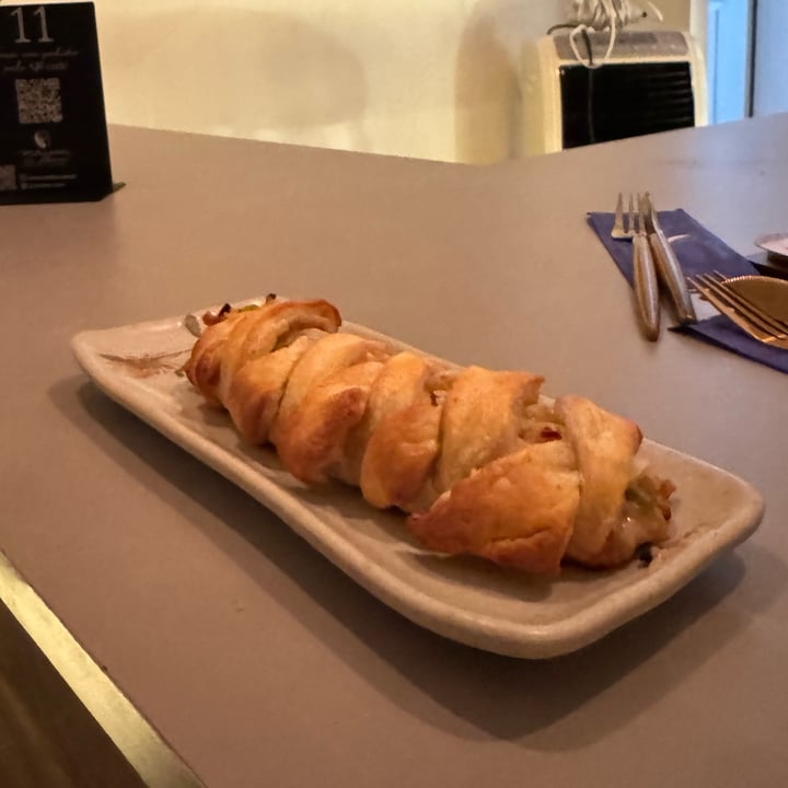 photo of Maison de Fleurs Strudel Vegano de Carne de Soja shared by @letsqr on  29 Dec 2024 - review