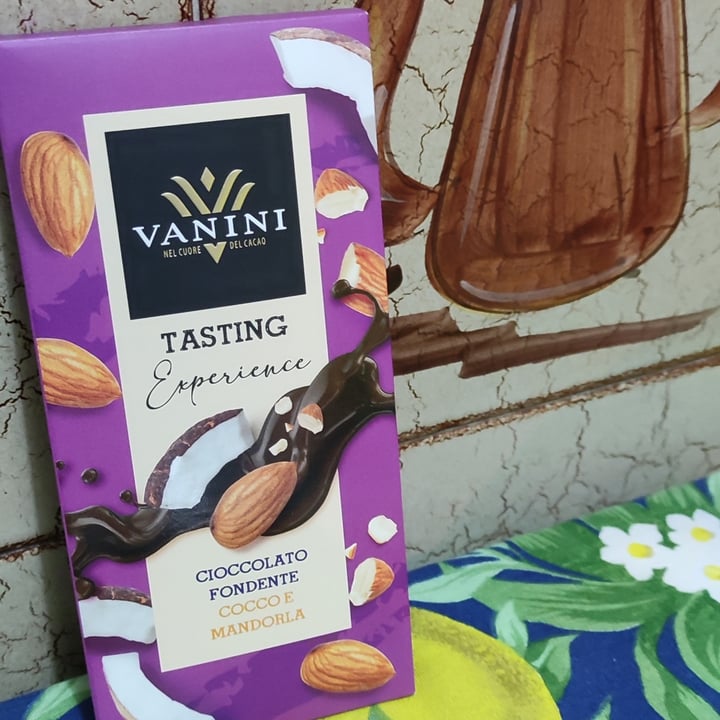 photo of Vanini Cioccolato fondente cocco e mandorla shared by @viveregreenn on  24 Apr 2024 - review