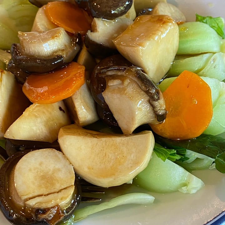 photo of Green Sprouts Vegetarian Mixed Mushrooms With Bok Choy shared by @blacklilyleaf on  16 Apr 2024 - review