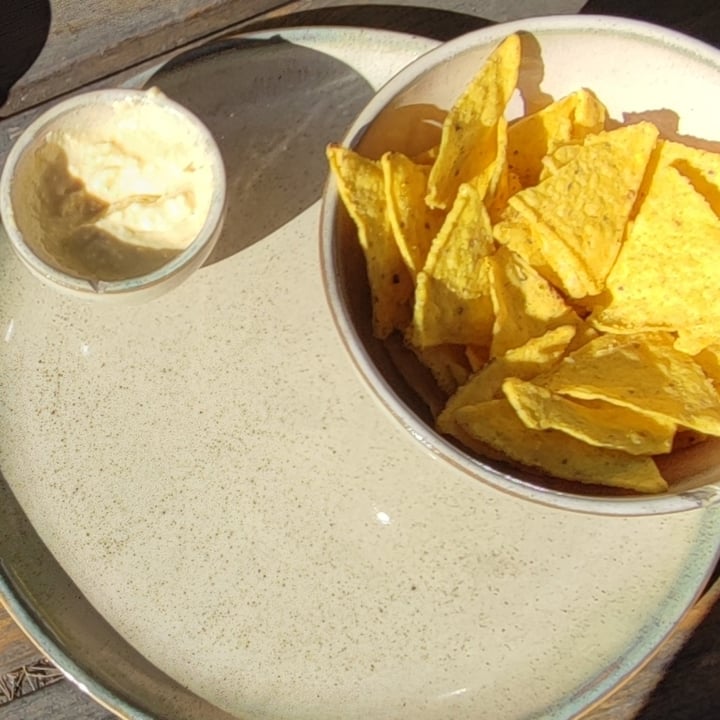 photo of Good & Green Nachos Con Hummus shared by @barweimberg on  05 Apr 2024 - review