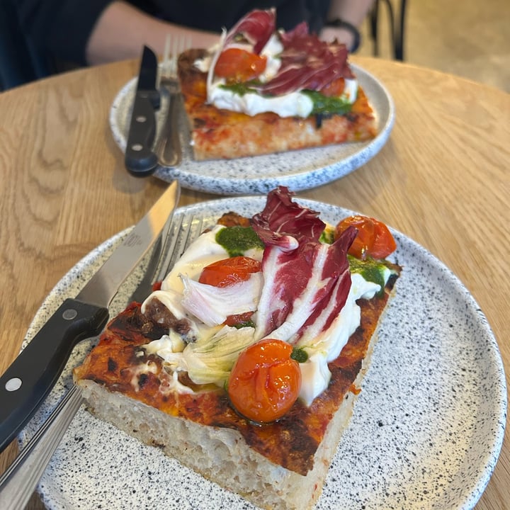 photo of eter — vegan bakery & speciality coffee focaccia con pesto e labneh shared by @ilariaqualcosa on  30 Dec 2024 - review