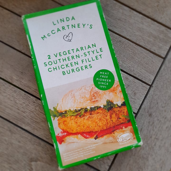 Linda McCartney's 2 Vegetarian Southern Style Chicken Fillet Burger