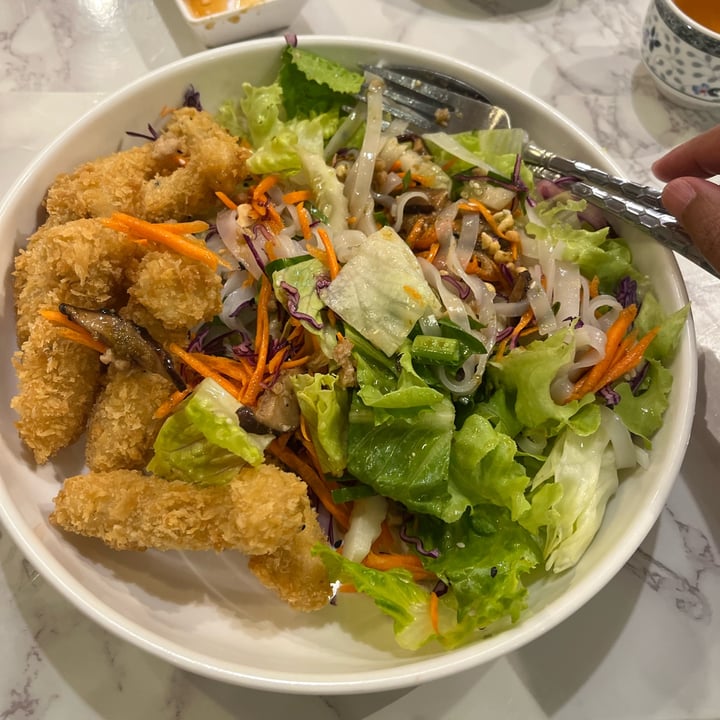photo of May Veggie Home Pho Yam Dry Noodle with Vegetables, Crispy Mushroom topped with Sweet & Sour Dressing shared by @wanlissa on  14 Apr 2024 - review