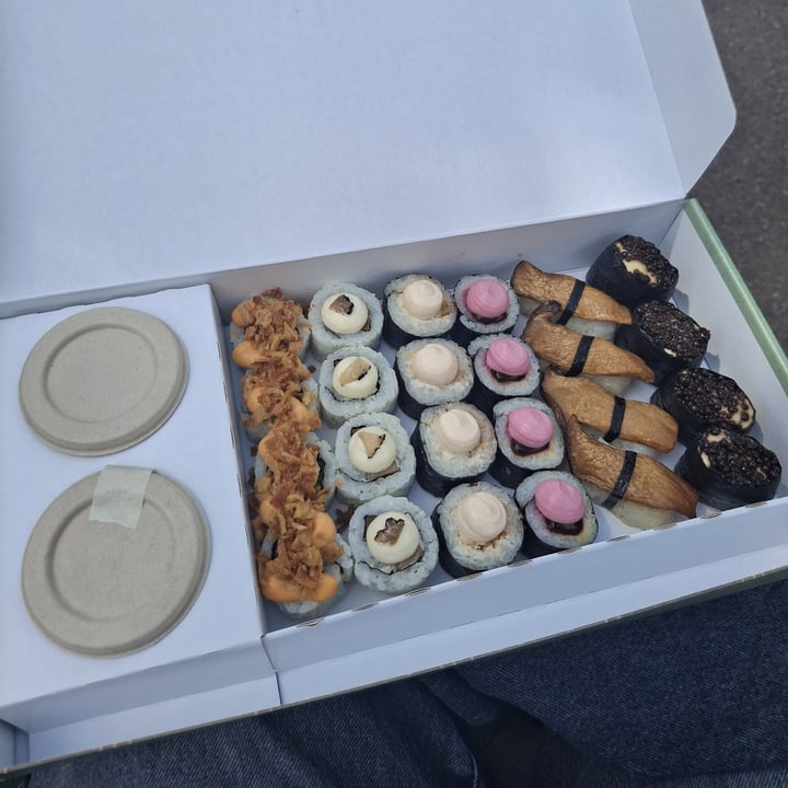 photo of EssenzaSushi Box Large Tasty shared by @chryssalis on  19 May 2025 - review