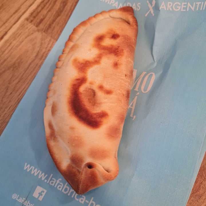 photo of La fabrica Empanada Pollo Thai shared by @vegjon on  29 Aug 2023 - review