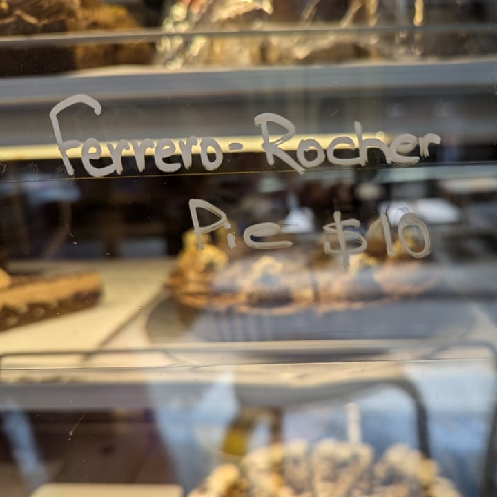 photo of Miss Sina Nutie Store Ferrero Rocher Pie shared by @cruzilla on  04 Oct 2024 - review