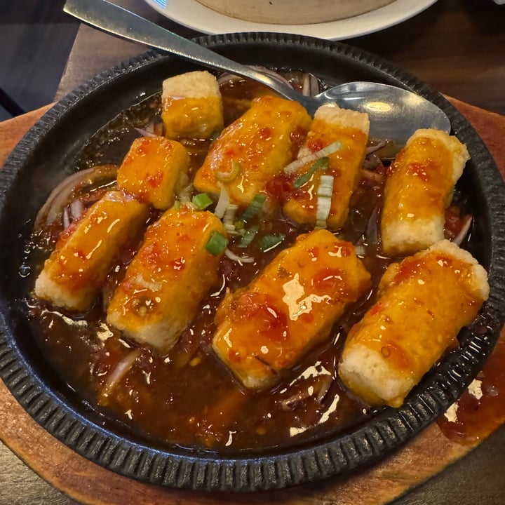 photo of Tofu vegan Spitalfields Sizzling tofu in house special sauce shared by @whitemalteser25 on  23 Mar 2024 - review