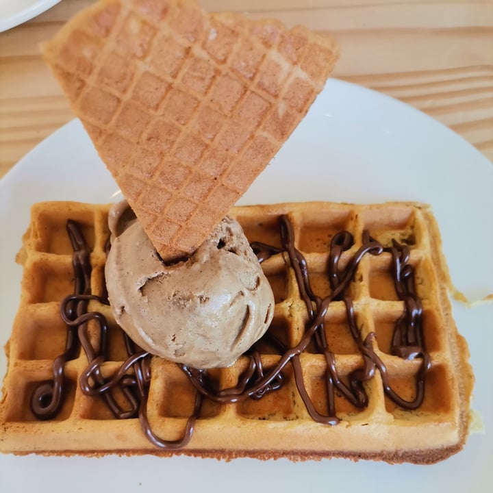 photo of ditto Coffeelicious And Choc Hazelnut Spread On A Belgian Style Waffle shared by @sarahwouters1 on  24 Dec 2023 - review