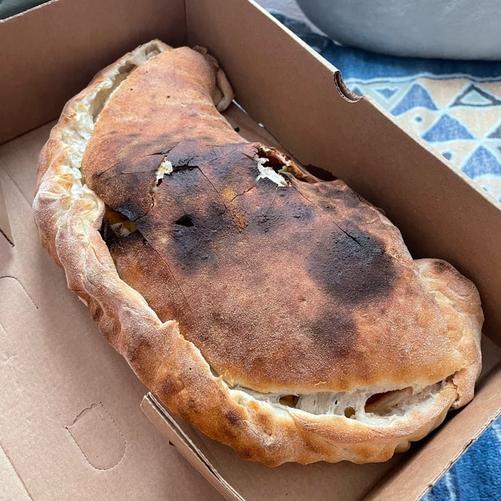 photo of Pizza Giovanni Καλτσόνε Νηστίσιμο (Vegan Calzone) shared by @argiroulios on  04 May 2024 - review