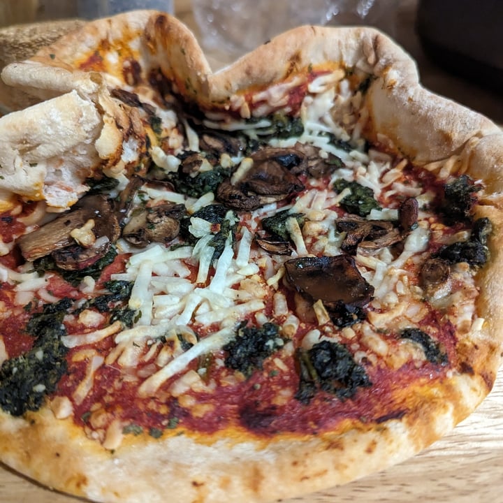 photo of Tesco Plant Chef Mushroom Pizza Stone Baked shared by @katchan on  25 Apr 2024 - review