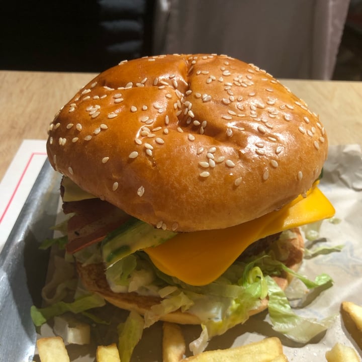photo of Foster's Hollywood Veggie Burger shared by @ramseier on  30 Apr 2024 - review