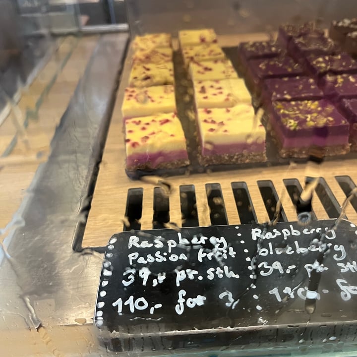 photo of 42Raw Pilestræde Rasperry passion fruit raw bar shared by @asiayportia on  06 Oct 2025 - review
