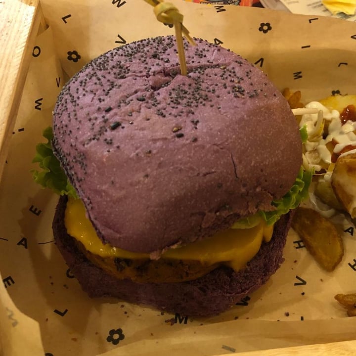 photo of Flower Burger Flower Burger shared by @venturahighway on  21 Apr 2024 - review