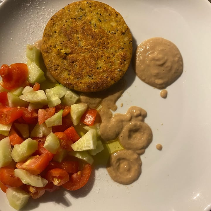 photo of Esselunga equilibrio Burger Vegetali (Fave, Quinoa e Curcuma) shared by @elisabetta76 on  28 Aug 2023 - review