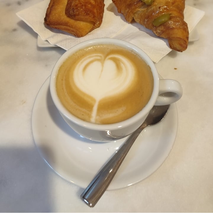 photo of Pasticceria Nepà cappuccino con latte di soia shared by @monica86 on  26 Dec 2023 - review
