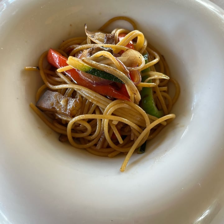 photo of Delta Hotel Pasta salteada con verduras shared by @azabachepeluda on  22 Apr 2025 - review