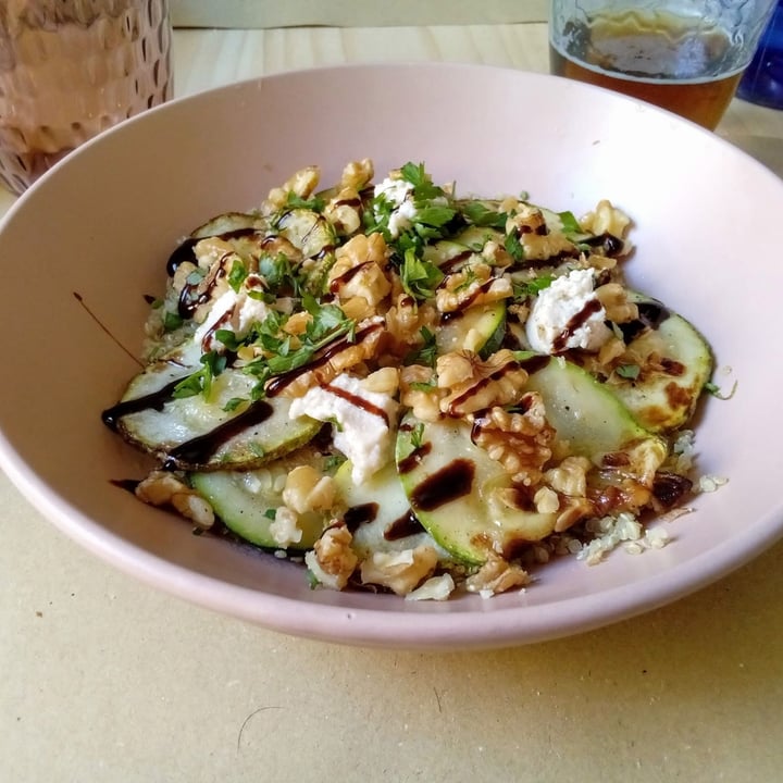 photo of Umami Good Food Zucchini salteado sobre quinoa shared by @troosti on  13 Feb 2024 - review