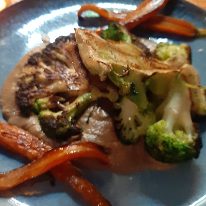 photo of Lehká hlava - vegetarian restaurant broccoli steak with mushroom puree and glazed carrots shared by @schid on  05 May 2024 - review