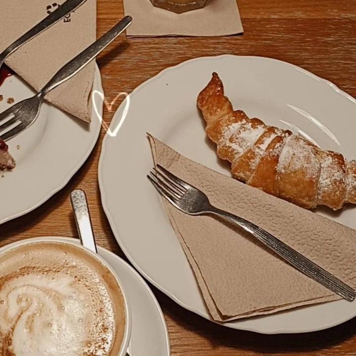 photo of Café Madrigal Croissant shared by @fabuchi on  30 Mar 2025 - review