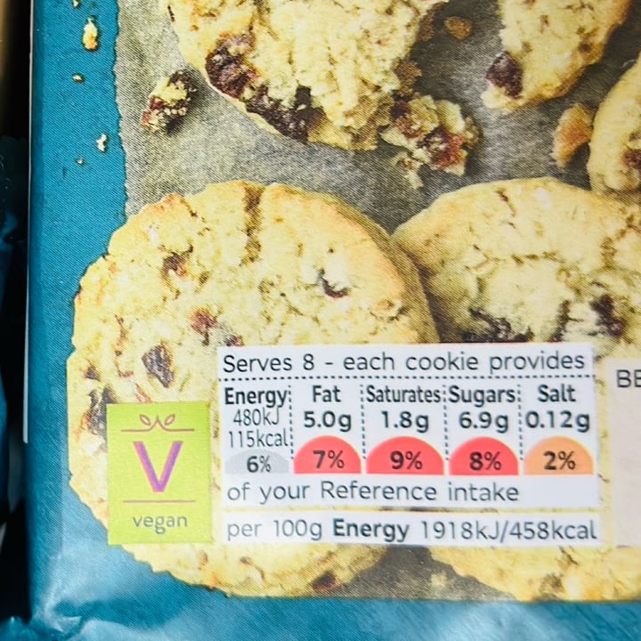 photo of Plant Kitchen (M&S) 8 chewy cherry bakewell cookies shared by @echoo on  05 May 2024 - review