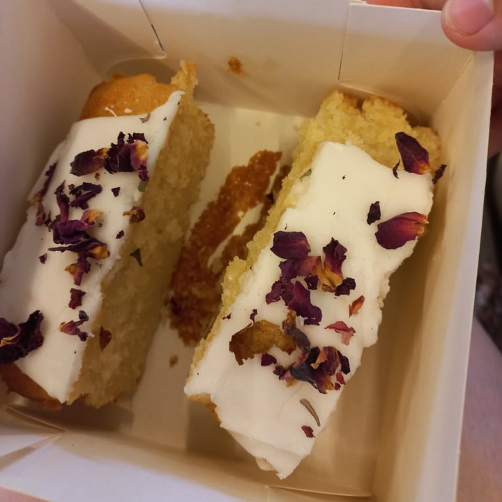 photo of Kato Gateaux Citroen Taart shared by @theotter on  21 Aug 2023 - review