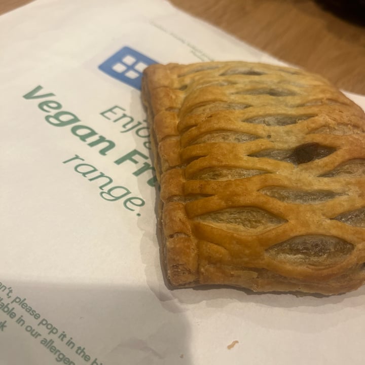 photo of Greggs Vegan Steak Bake shared by @miekeatsvegan on  07 Jan 2024 - review