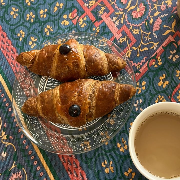photo of Cooofe Bar Vegan Croissant shared by @curtistheweirdcat on  08 Nov 2024 - review