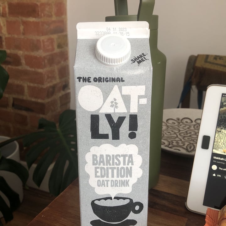 photo of THE ORIGINAL OAT-LY! Oatly  Barista Edition shared by @taufixc on  25 Sep 2023 - review