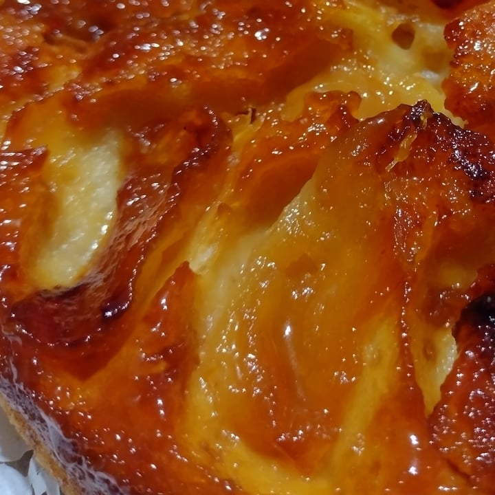 photo of Del Fuego Vegan Torta invertida de manzanas shared by @alejandraglck on  23 Mar 2024 - review