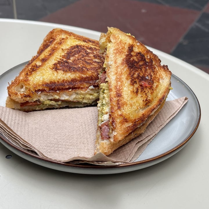 photo of UNION KIOSK Chilli scramble sausage feta and Sicilian pesto Jaffle shared by @veganadam on  12 Sep 2025 - review
