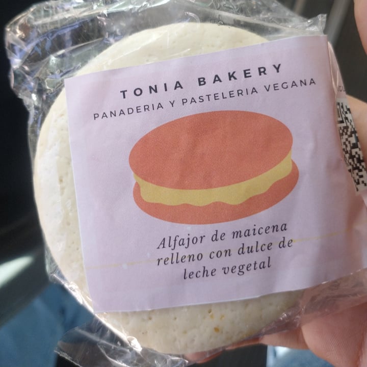photo of Tonia Bakery Alfajor De Maicena shared by @woovegan on  28 Oct 2023 - review