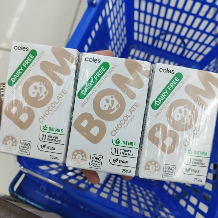 photo of Coles Dairy Free Breakfast On the Move Chocolate Flavor Oat Milk shared by @purrple on  08 Jun 2024 - review