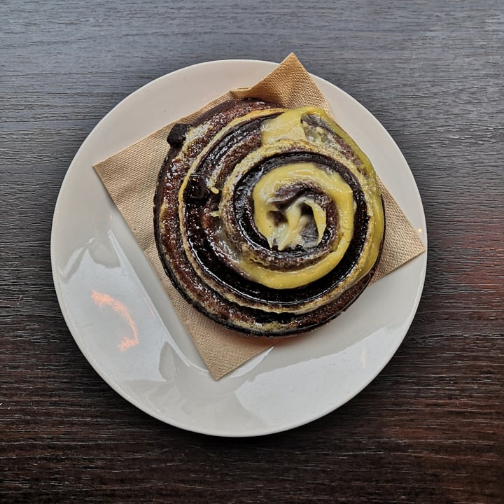 photo of Tauer Bakery roll cacao e crema pasticcera shared by @botanicflora on  27 Jun 2024 - review