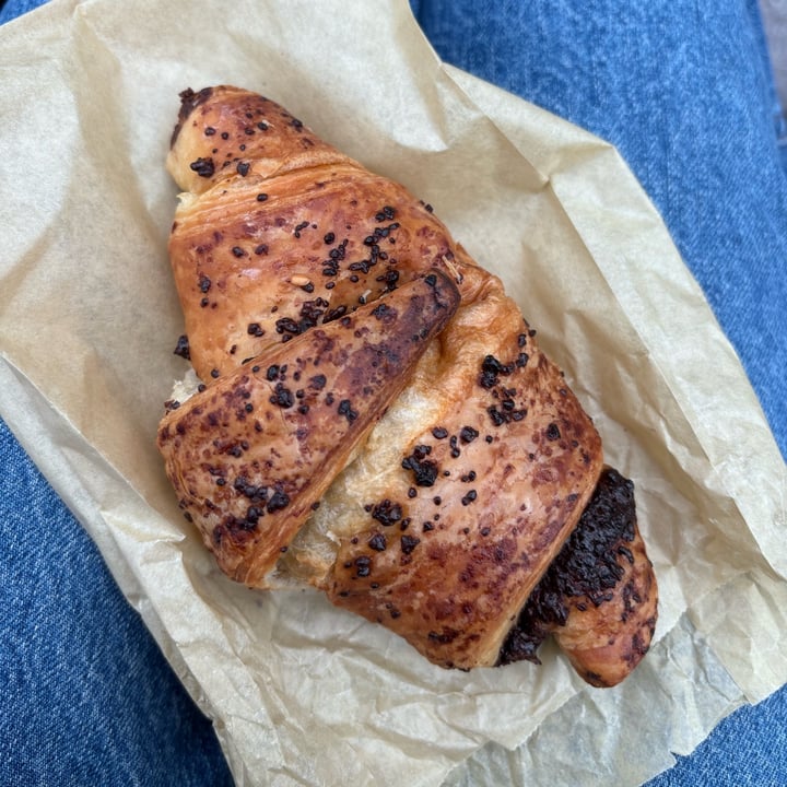 photo of KYTO Coffee Hauptbahnhof vegan chocolate croissant shared by @holasoymylk on  16 Apr 2024 - review