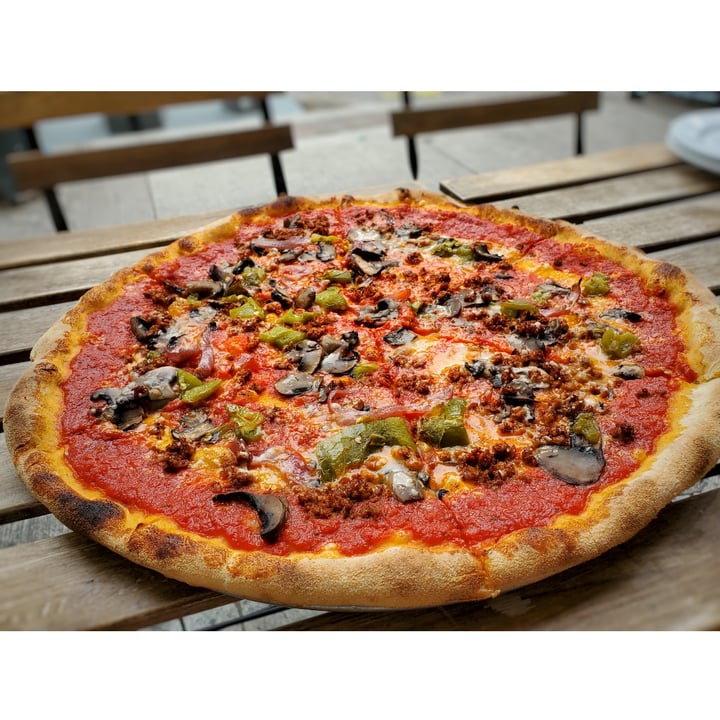 photo of Salt & Tobacco Vegan Delux Pizza shared by @vagrantvegan on  13 Aug 2025 - review
