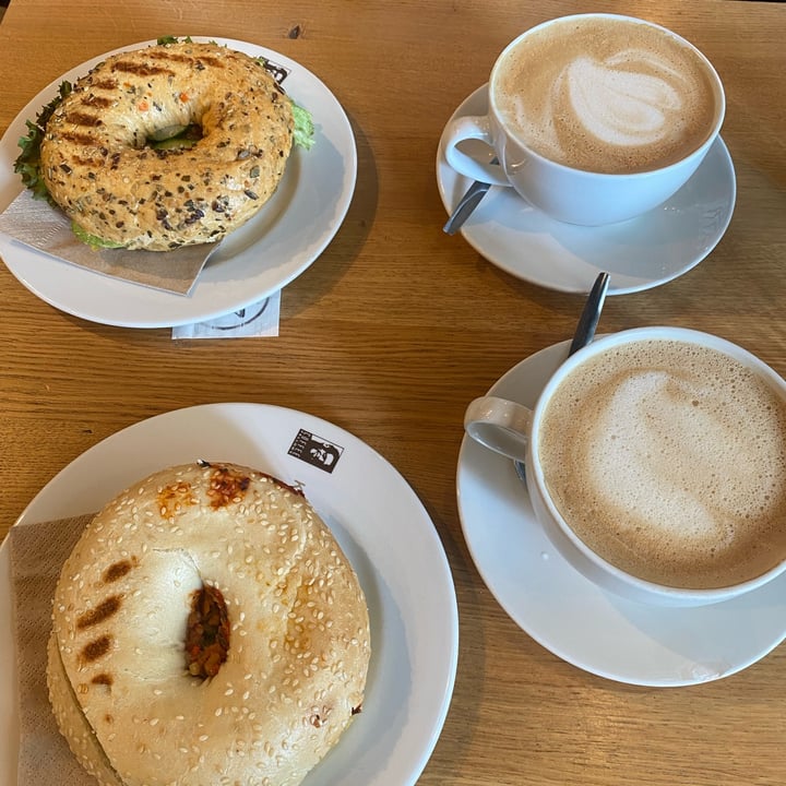 photo of Coffee Fellows Vegan Bagels shared by @micaanrriquez on  18 Aug 2024 - review