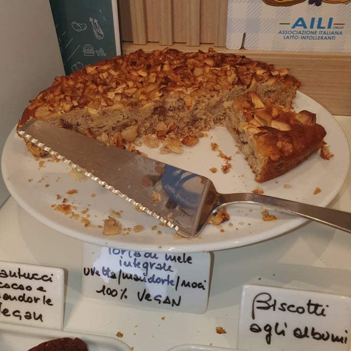 photo of Hotel Ungheria Varese 1946 Torta Integrale Di Mele E Semi Vari shared by @zianena on  22 Sep 2025 - review