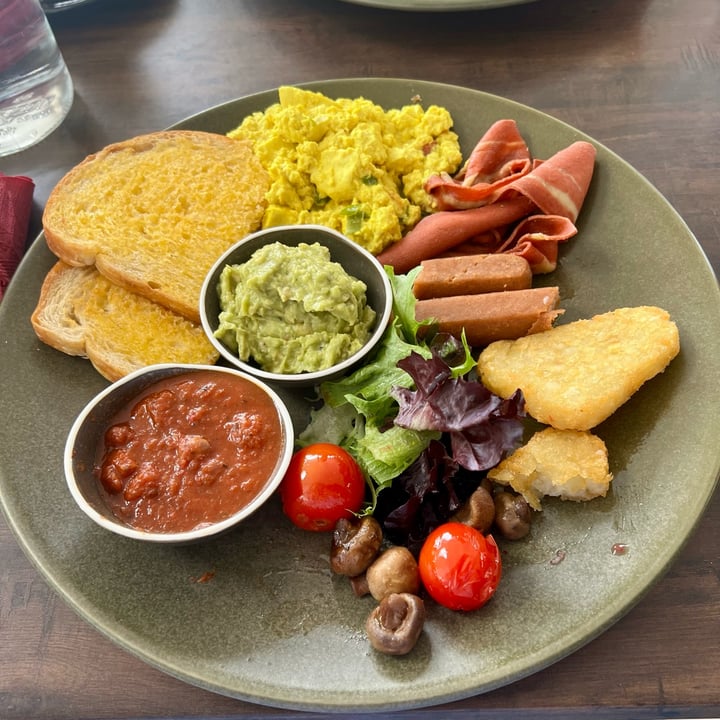 photo of Claudia Road Cafe Vegan Big Breakfast shared by @vegan-friendly on  19 Jan 2025 - review
