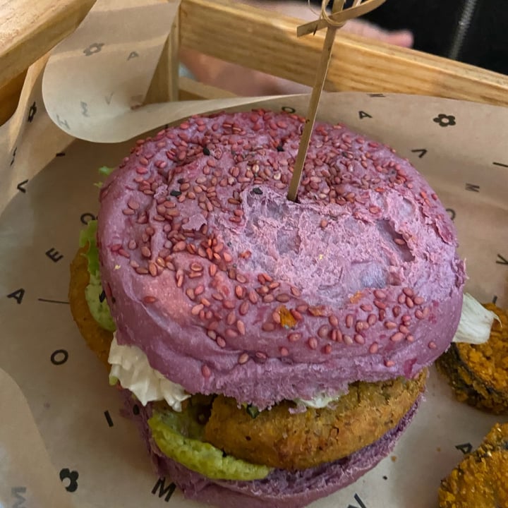 photo of Flower Burger Bloom burger shared by @aledece on  19 Apr 2024 - review