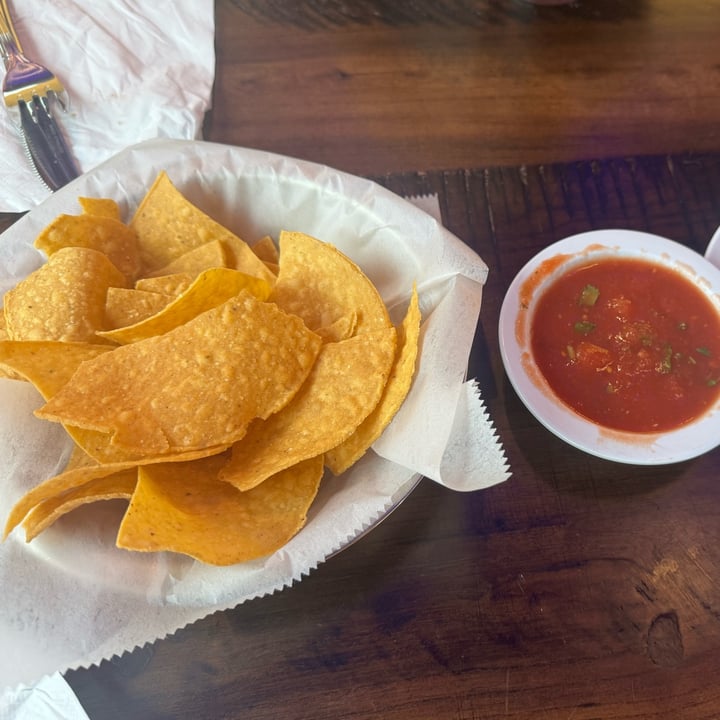 photo of San Angel Cocina & Cantina chips and salsa shared by @heathereve on  07 Nov 2024 - review