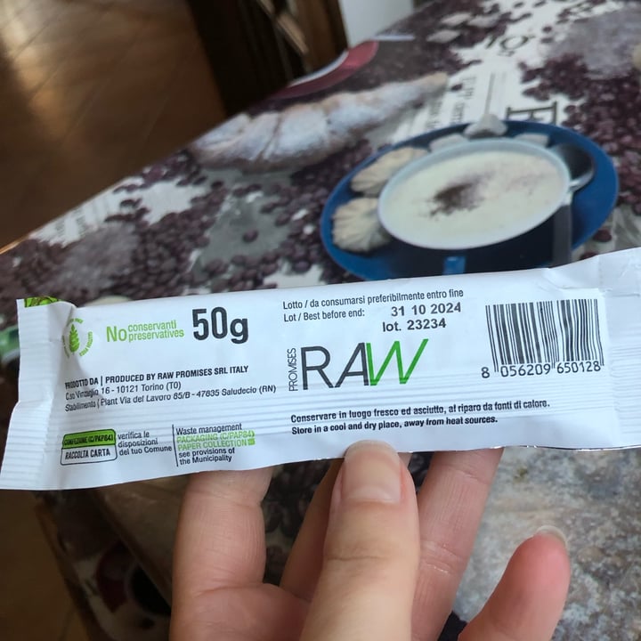 photo of Date me bars Barretta pistacchio e fave di cacao shared by @lucyvegan83 on  02 Feb 2024 - review