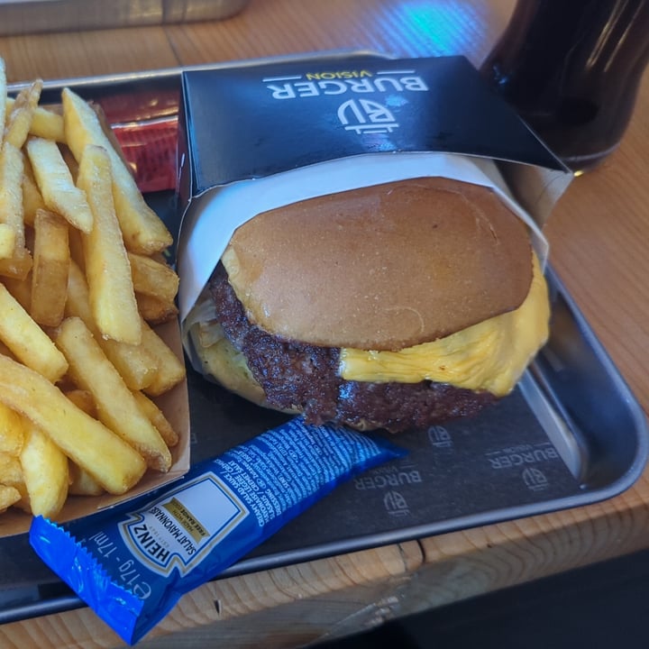 photo of BurgerVision Smashburger Beyond Cheese Smash shared by @bratkart0ffel on  23 Nov 2024 - review