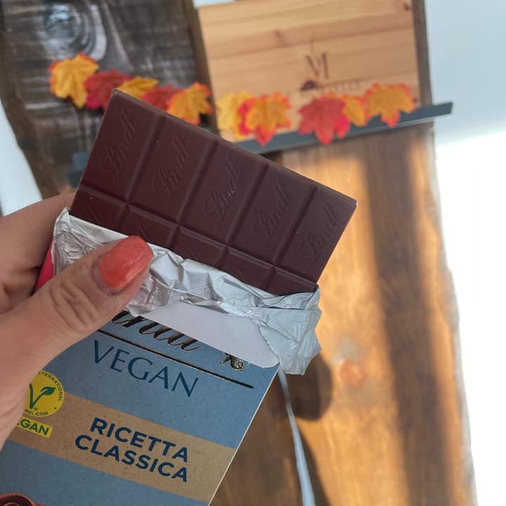 photo of Lindt chocolate Lindt vegan classic shared by @robertacor on  08 Nov 2024 - review