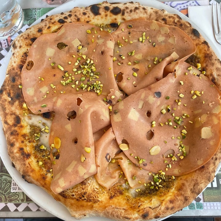 photo of Pizzeria Assaje Mortadella e pistacchio vegan shared by @lailazzz on  28 Sep 2024 - review